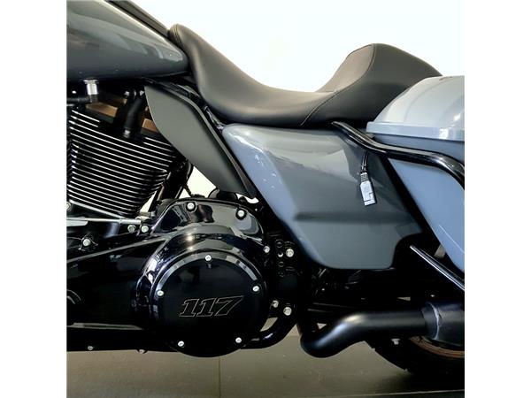 HARLEY-DAVIDSON STREET GLIDE ST 