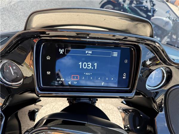 Harley-Davidson FLTRXST - Road Glide ST
