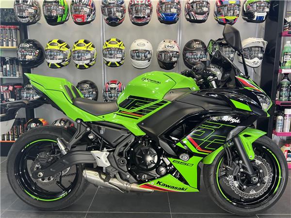 2023 KAWASAKI NINJA 650 IN KRT RACING TEAM GREEN