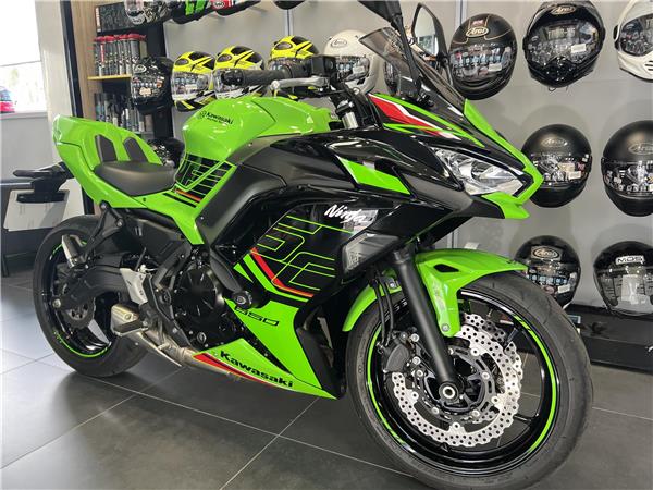 2023 KAWASAKI NINJA 650 IN KRT RACING TEAM GREEN