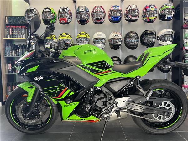 2023 KAWASAKI NINJA 650 IN KRT RACING TEAM GREEN