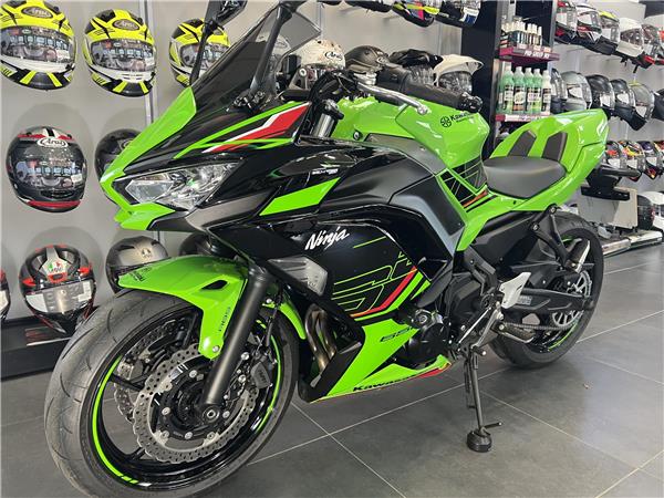 2023 KAWASAKI NINJA 650 IN KRT RACING TEAM GREEN