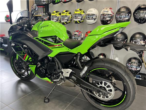 2023 KAWASAKI NINJA 650 IN KRT RACING TEAM GREEN