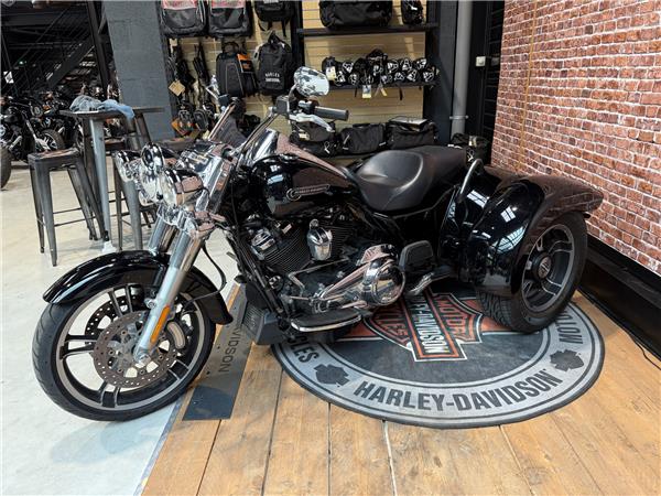 2016 HARLEY-DAVIDSON FREEWHEELER