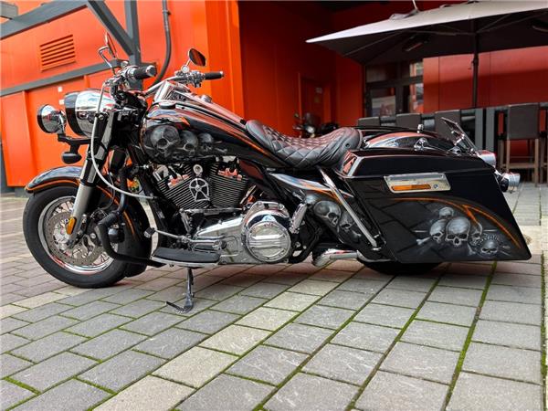 2011 Harley-Davidson Road King Classic FLHRC