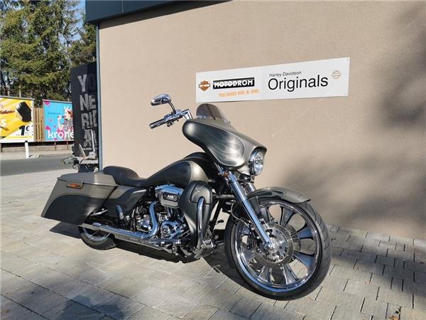 2011 Harley-Davidson CVO Street Glide FLHXSE