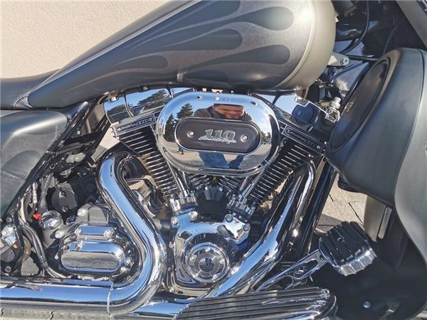 2011 Harley-Davidson CVO Street Glide FLHXSE