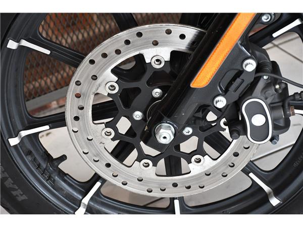 2018 HARLEY-DAVIDSON IRON 883