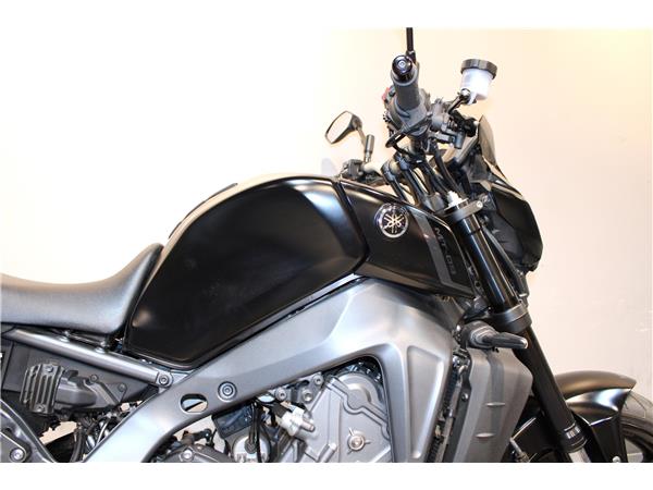 YAMAHA MT-09