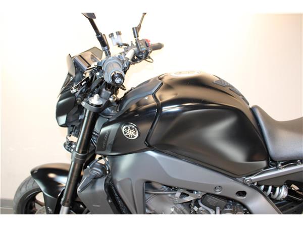 YAMAHA MT-09