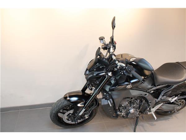 YAMAHA MT-09