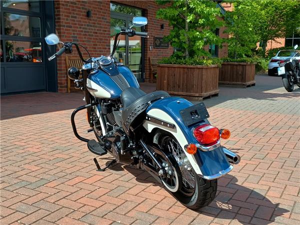 FLHCS Softail Heritage Classic 