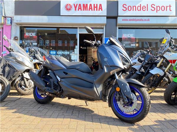 YAMAHA XMAX 125