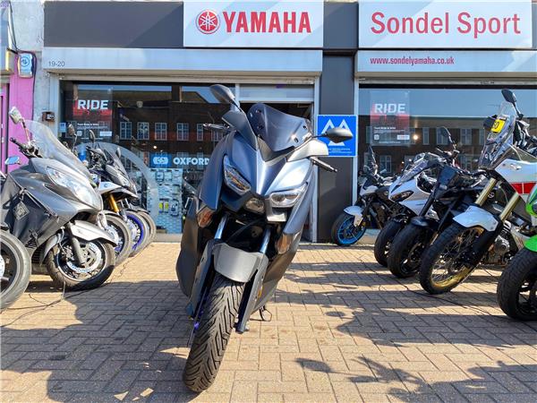 YAMAHA XMAX 125