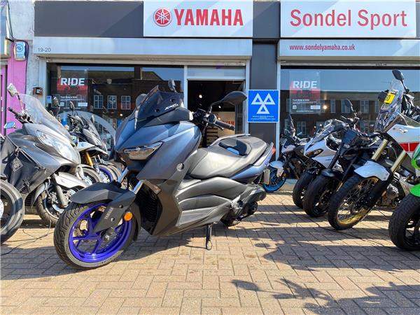 YAMAHA XMAX 125
