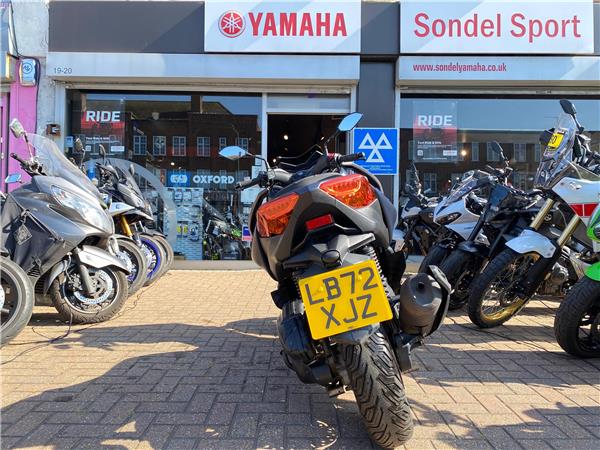YAMAHA XMAX 125