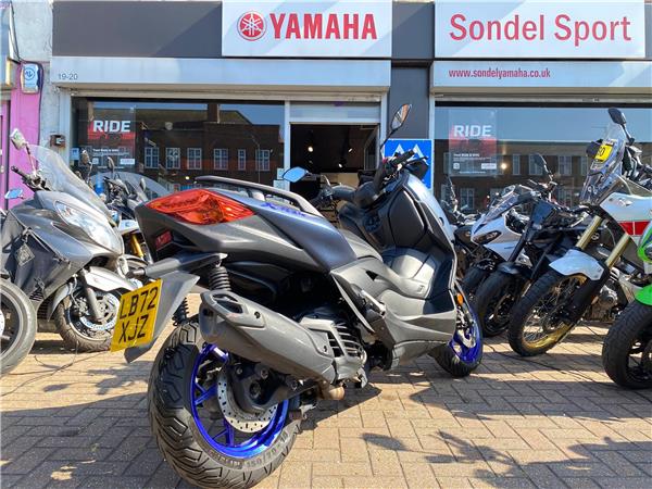 YAMAHA XMAX 125