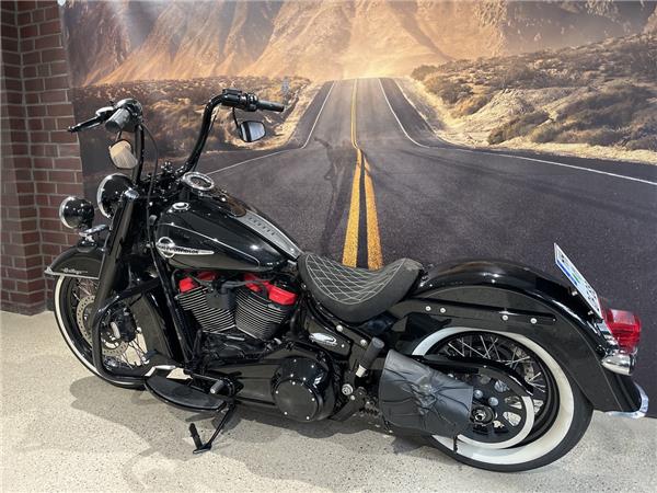 FLHCS Softail Heritage Classic 