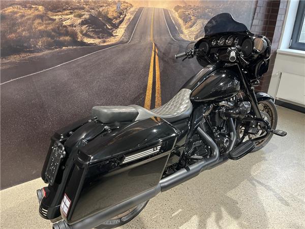 FLHXST Street Glide Special ST KessTech Don uvm