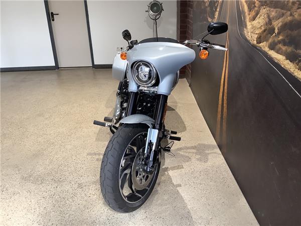 FLSB Softail Sport Glide 