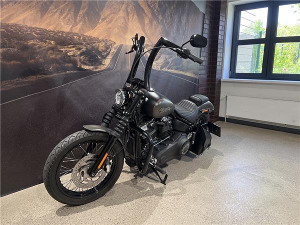 FXBB Softail Street Bob Miller Auspuff uvm