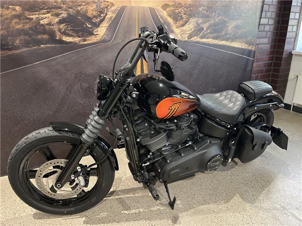 FXBBS Softail Street Bob Jekill & Hyde uvm