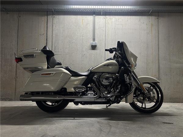 2015 Harley-Davidson Touring Street Glide Special FLHXS