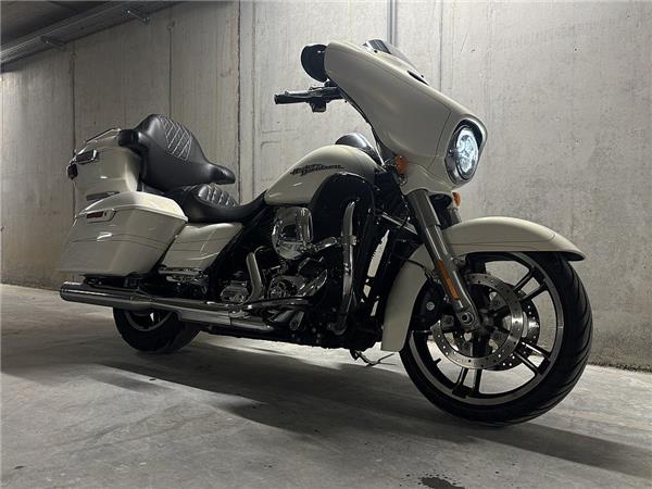 2015 Harley-Davidson Touring Street Glide Special FLHXS