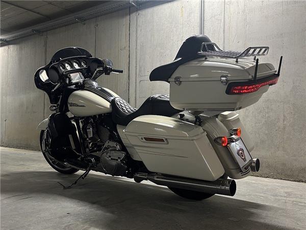 2015 Harley-Davidson Touring Street Glide Special FLHXS