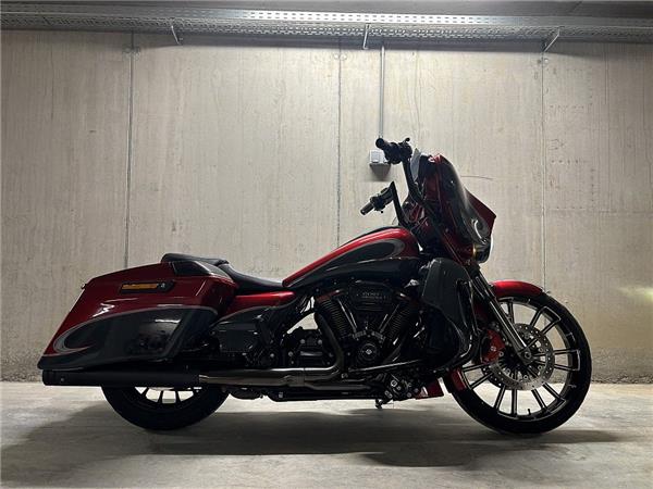 2018 Harley-Davidson CVO Street Glide FLHXSE