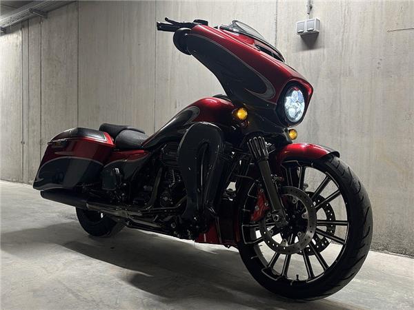 2018 Harley-Davidson CVO Street Glide FLHXSE