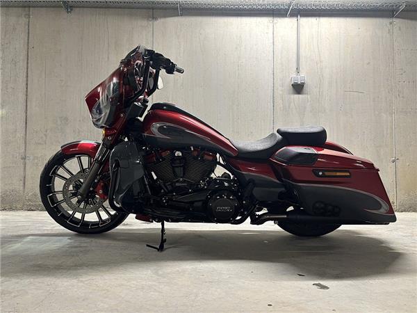 2018 Harley-Davidson CVO Street Glide FLHXSE