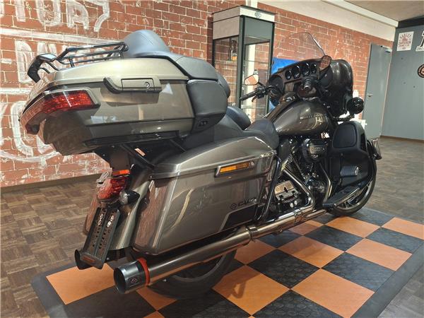 FLHTKSE CVO Limited mit Jekill&Hyde Auspuff