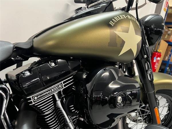 2017 HARLEY-DAVIDSON SLIM