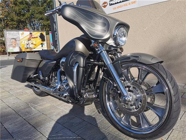 2011 Harley-Davidson CVO Street Glide FLHXSE