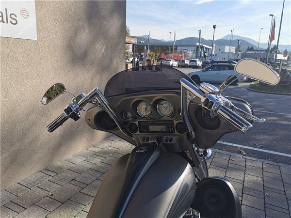 2011 Harley-Davidson CVO Street Glide FLHXSE