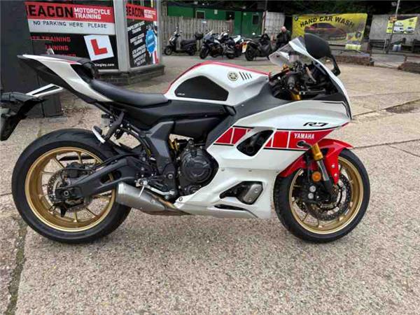 2024 Yamaha R7 WGP 60TH ANNIVERSARY RED/WHITE