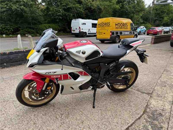 2024 Yamaha R7 WGP 60TH ANNIVERSARY RED/WHITE