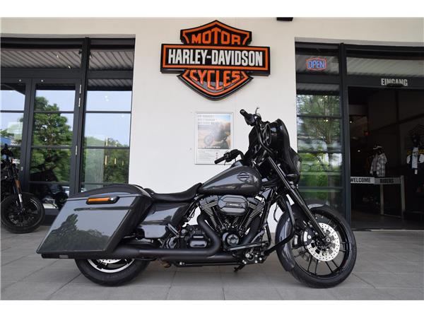 FLHX Street Glide mit Jekill&Hyde Auspuff