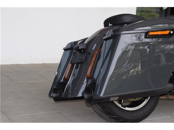 FLHX Street Glide mit Jekill&Hyde Auspuff