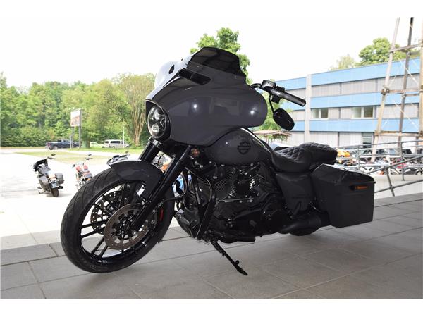 FLHX Street Glide mit Jekill&Hyde Auspuff