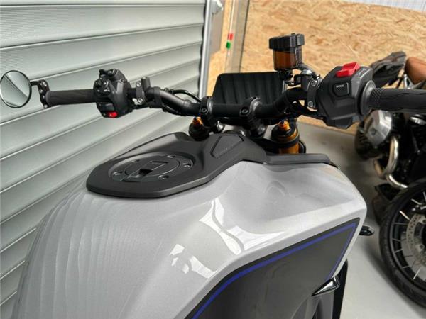 2024 Yamaha MT-09 SP SILVER