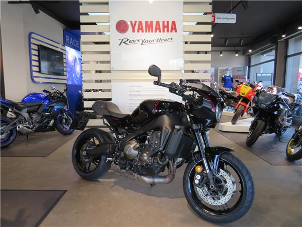 YAMAHA XSR900 