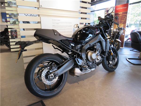YAMAHA XSR900 