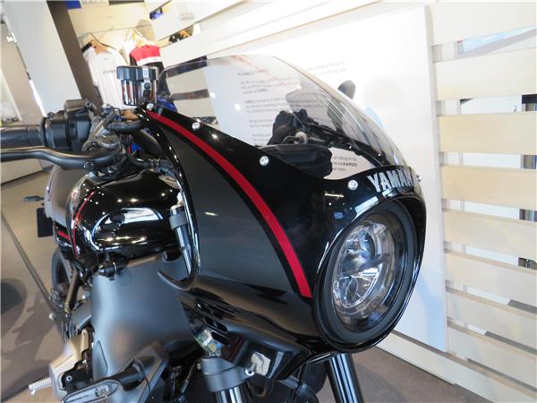 YAMAHA XSR900 