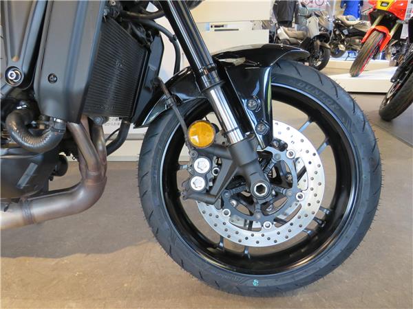 YAMAHA XSR900 