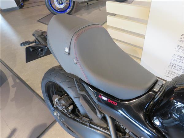 YAMAHA XSR900 