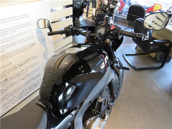 YAMAHA XSR900 