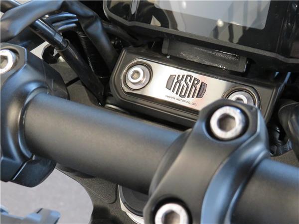 YAMAHA XSR900 