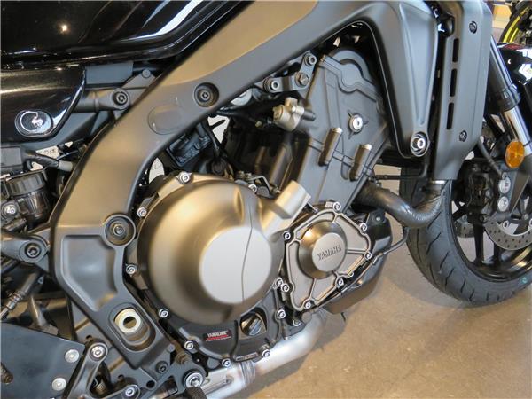 YAMAHA XSR900 